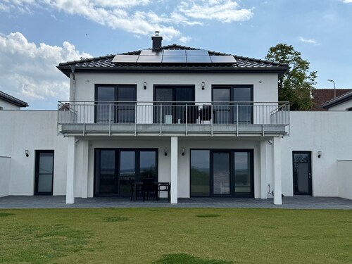 Ferienwohnung 'Berg' mit Seeblick, privater Terrasse und Wi-Fi