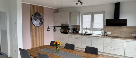 Kühlschrank, Ofen, Herdplatte, Geschirrspüler