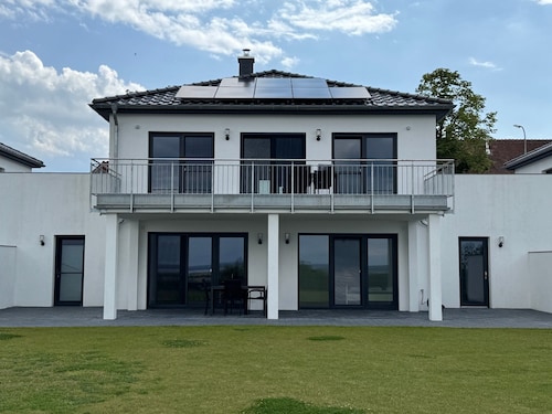 Ferienwohnung 'Meer' mit Seeblick, privater Terrasse und Wi-Fi