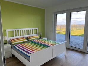 1 bedroom, free WiFi, bed sheets - Apartment 'Meer' with Lake View, Private Terrace and Wi-Fi (Wölpinghausen)