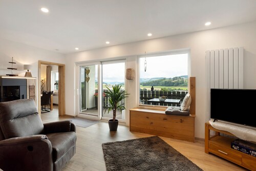 Ferienwohnung 'Stappert' mit Bergblick, Balkon und Wi-Fi