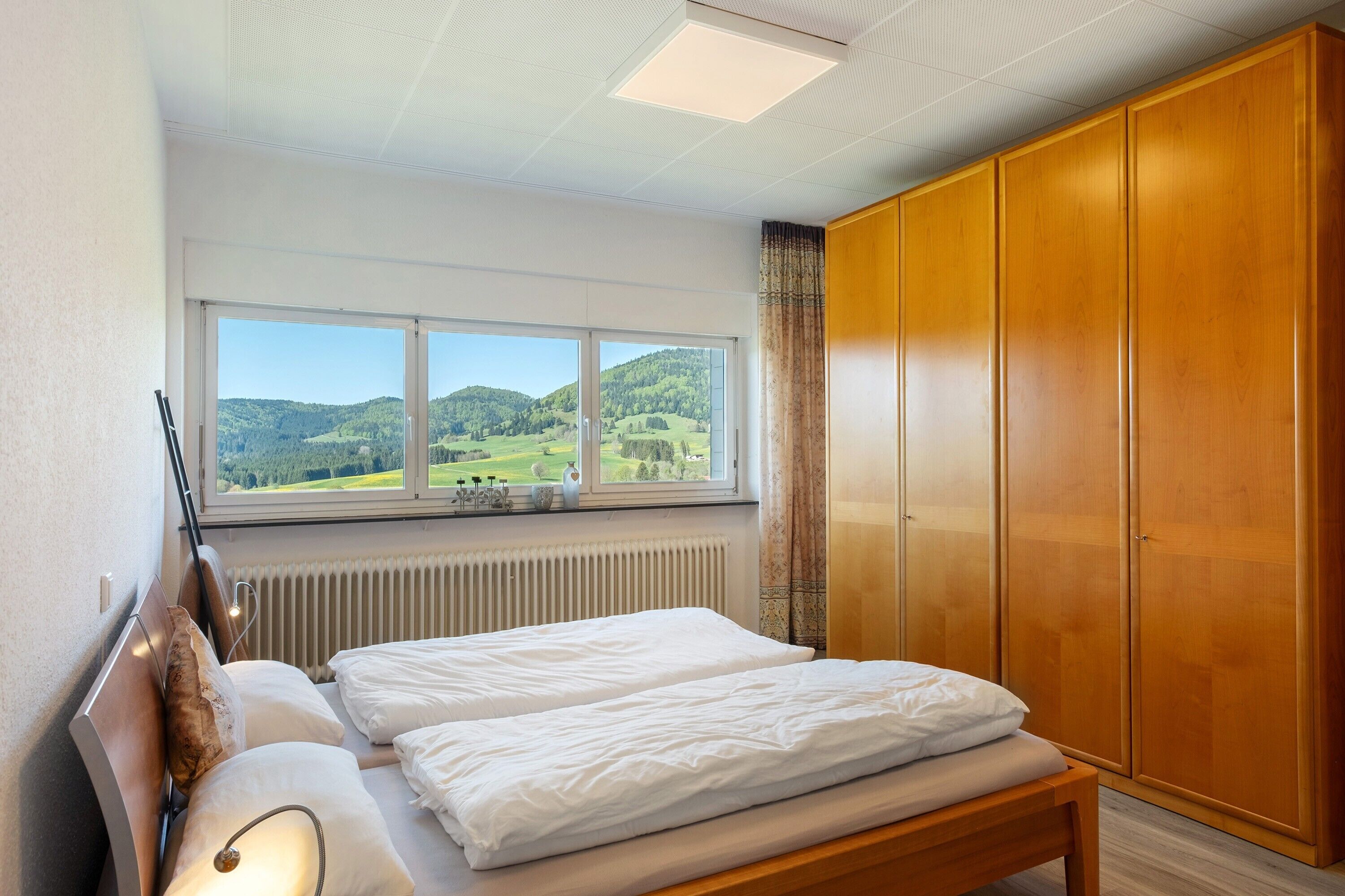 5 bedrooms, iron/ironing board, free WiFi, bed sheets