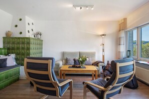 TV, fireplace, stereo