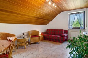 TV, table tennis, stereo