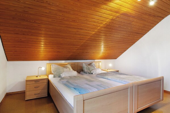 1 bedroom, free WiFi, bed sheets