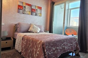 1 室のベッドルーム、アイロン / アイロン台、WiFi、ベッドシーツ