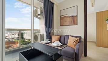 Apartment, 2 Bedrooms, City View | Dining room
