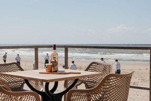 Outdoor dining - Beach house in Petten with terrace (Petten)