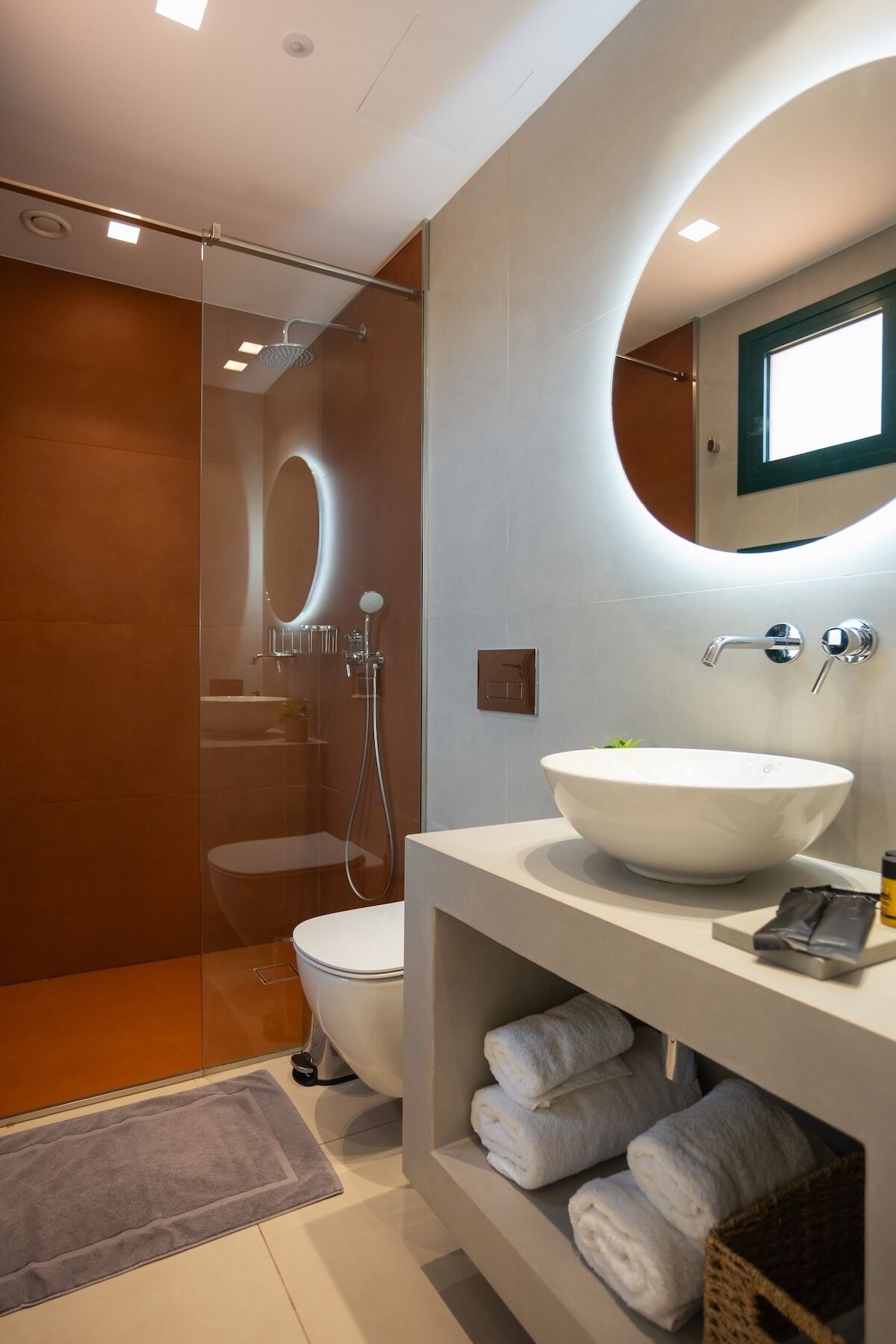 Deluxe Double or Twin Room, Pool View | Bathroom