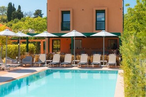 Seasonal outdoor pool, open 9:00 AM to 7:00 PM, pool umbrellas - Cape Resort (Corfu)