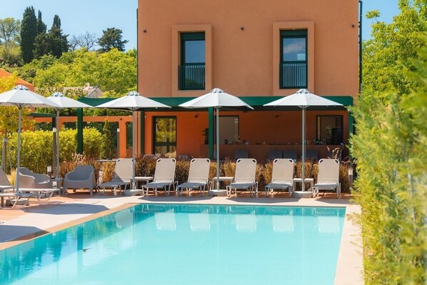 Seasonal outdoor pool, open 9:00 AM to 7:00 PM, pool umbrellas