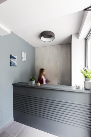 Reception - 12 Reasons Why Metaxourgeio (Athens)