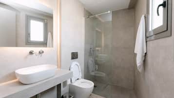 Standard Studio Annex | Banheiro | Chuveiro, chinelos, toalhas de banho, sabonete