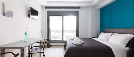 In-room safe, soundproofing, free WiFi, bed sheets