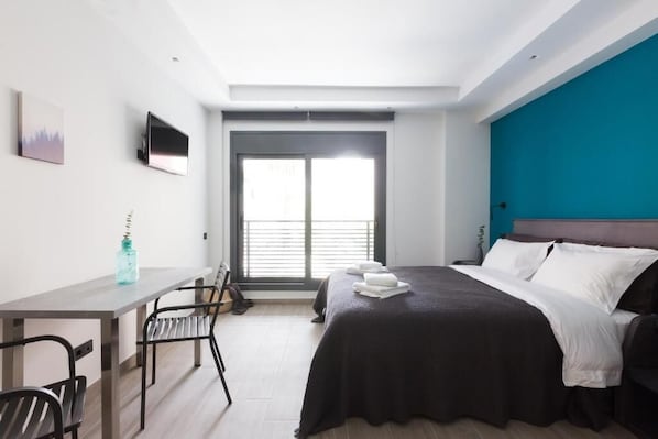 In-room safe, soundproofing, free WiFi, bed sheets - 12 Reasons Why Metaxourgeio (Athens)