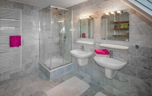 Shower, hair dryer - 5 bedroom awesome home in Lemmer (Lemmer)
