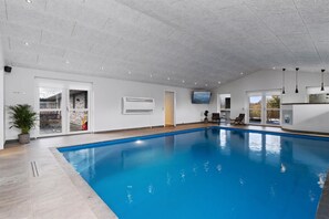 Indoor pool - Large holiday home with pool near Odense (Otterup)