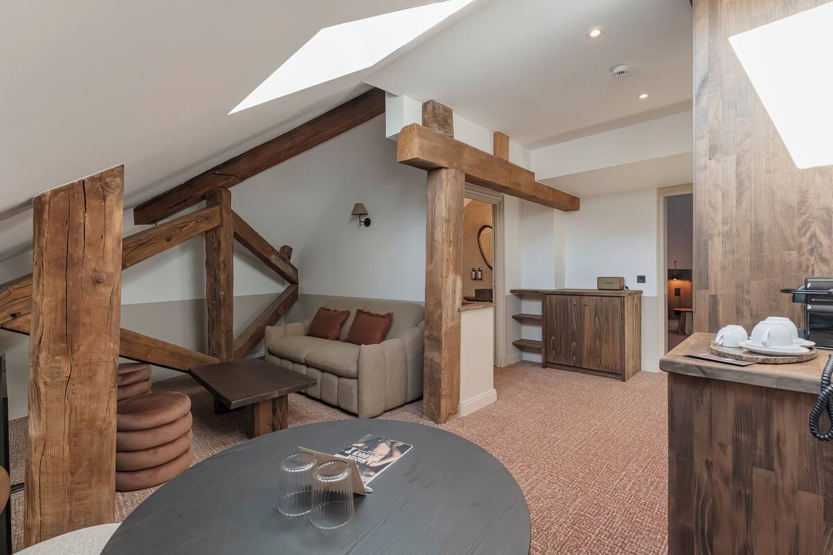 Suite | Living area | TV, printers