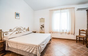 3 chambres, fer et planche à repasser, lit parapluie, Wi-Fi gratuit