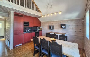 Fridge, microwave, oven, stovetop - Beautiful apartment in Auklandshamn with WiFi (Auklandshamn)