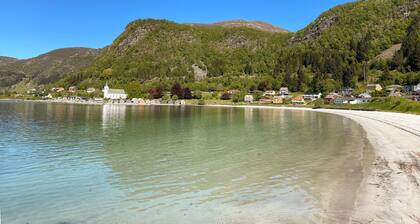 Stunning apartment in Selje with WiFi