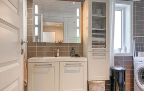 Shower - Beautiful home in Gursken with harbor view (Gursken)