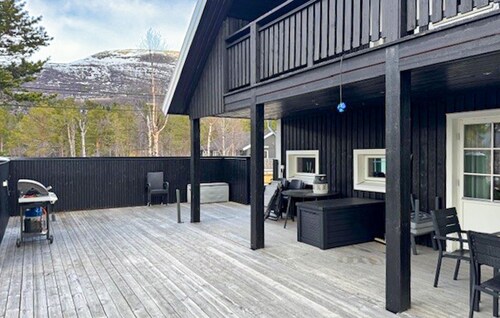 Stunning home in Bjorli with WiFi