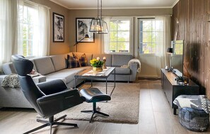 Smart TV, fireplace - Stunning home in Bjorli with WiFi (Bjorli)