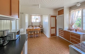 Kühlschrank, Mikrowelle, Herdplatte, Geschirrspüler