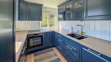 Frigorífico, horno, lavavajillas y cafetera o tetera