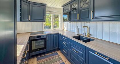 4 bedroom cozy home in Gjeving