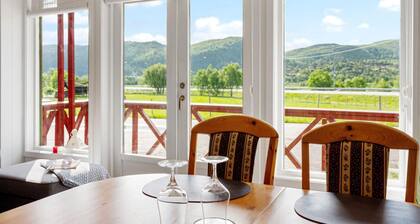 2 bedroom awesome apartment in Tjørhom