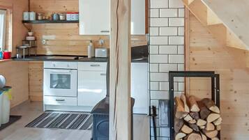 Frigorífico, placa de cocina, lavavajillas y cafetera o tetera