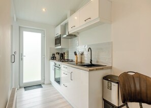 Frigorífic, forn, placa de cuina i torradora 