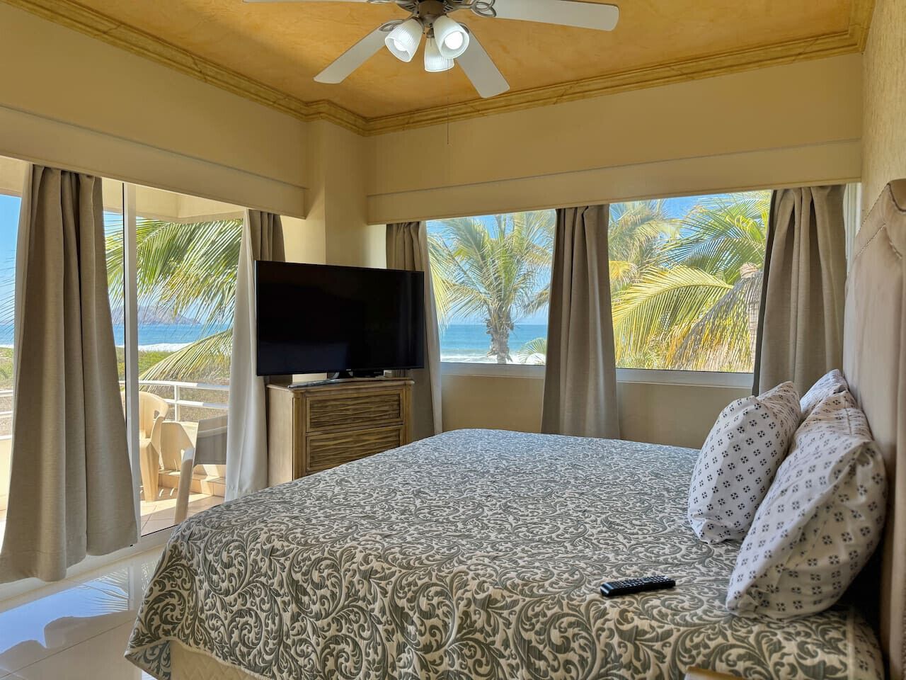 3 bedrooms, desk, iron/ironing board, WiFi