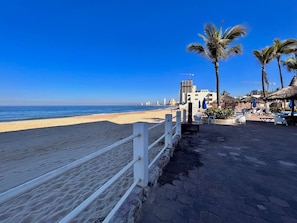 Beach nearby - Depa tranquilo con alberca a pie de playa By GPS (Mazatlan)