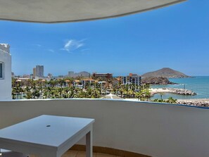 Property grounds - Depa tranquilo con alberca a pie de playa By GPS (Mazatlan)