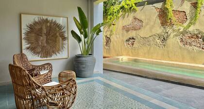 Modern space in the heart of the historic center