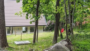 A house with a tiled roof, surrounded by trees and a grassy yard. - Gorgeous home in Hovås with WiFi (Hovås)