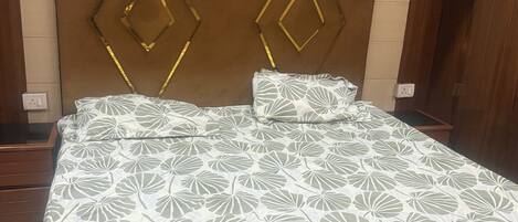 2 dormitoris, planxa i posts de planxar, wifi i roba de llit