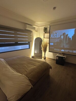 Classic Studio, 1 Queen Bed, Non Smoking, Housekeeping | Desk, free WiFi - Chip Homestay & Studio (Ho Chi Minh)