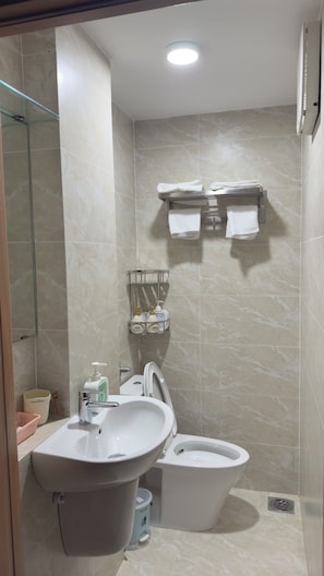 Bathroom - Chip Homestay & Studio (Ho Chi Minh City)