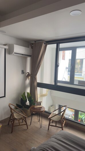 Desk, free WiFi - Chip Homestay & Studio (Ho Chi Minh)