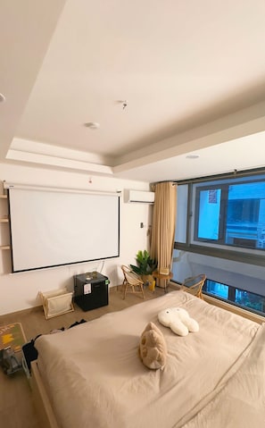 City Studio, 1 King Bed, Non Smoking, Housekeeping | Desk, free WiFi - Chip Homestay & Studio (Ho Chi Minh)