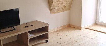 Relaxing apartment, sauna, jacuzzi combining wood and stone charm