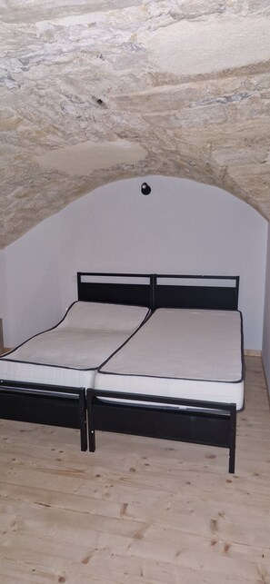 2 habitaciones y ropa de cama