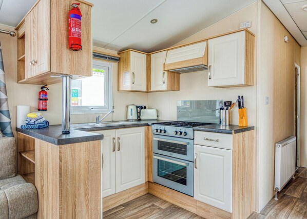 Private kitchen - 1 bedroom accommodation in Nr St Austell (Nr St Austell)