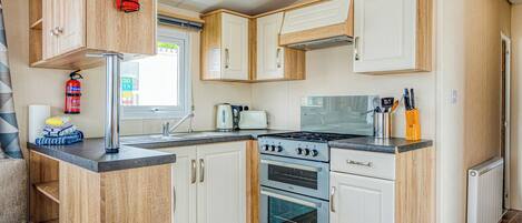 Kühlschrank, Ofen, Herdplatte, Toaster