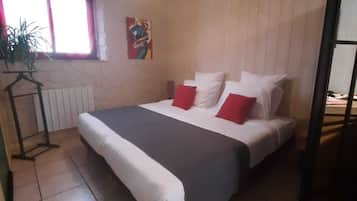 1 camera, ferro/asse da stiro, Wi-Fi, lenzuola