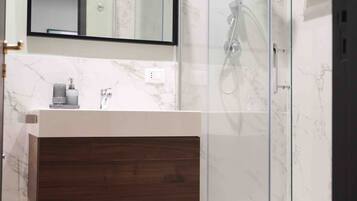 Superior Suite, Private Bathroom | Bathroom